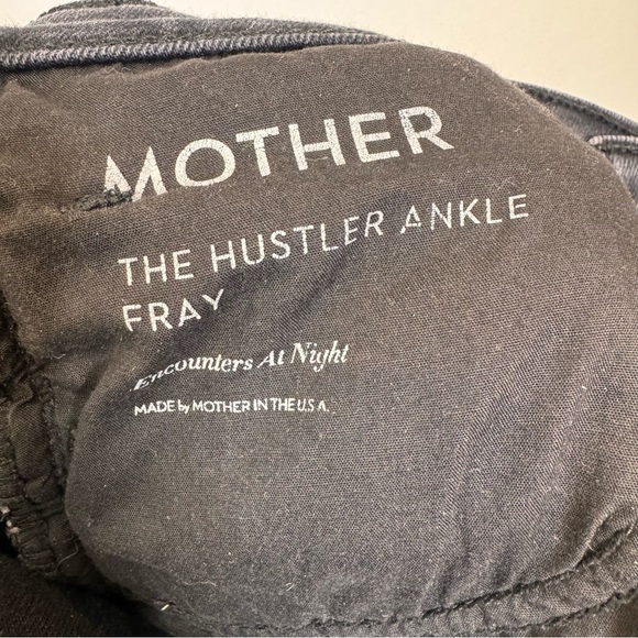 MOTHER Dark Black Denim hustler ankle fray - Picture 3 of 8
